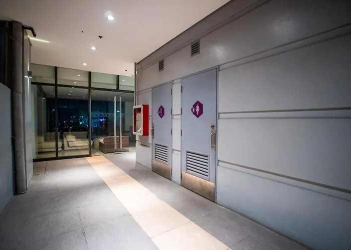 Fully Furnished Japandi Warm Retreat In Qc * Manila